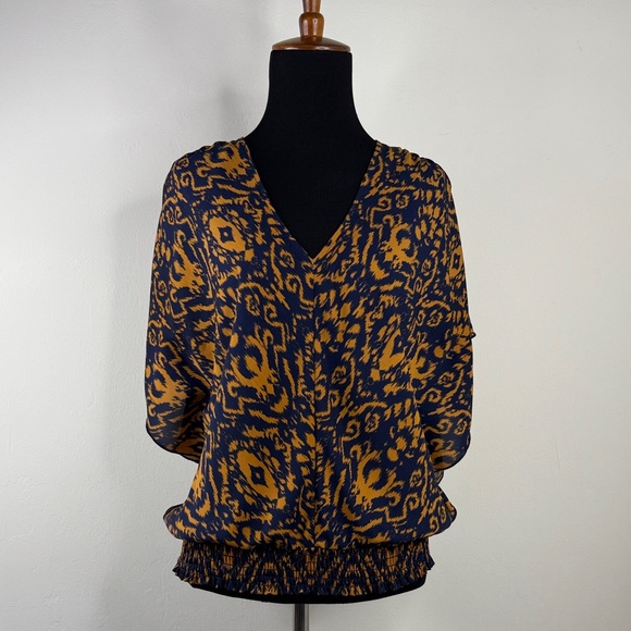 Roan + Ryan Sweaters - ROAN & RYAN Elegant Women's Navy/Brown V-Neck Blouse XS